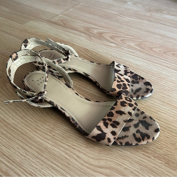 a new day Animal Print Suede Low Block Sandals Women’s 7 - Picture 1 of 5